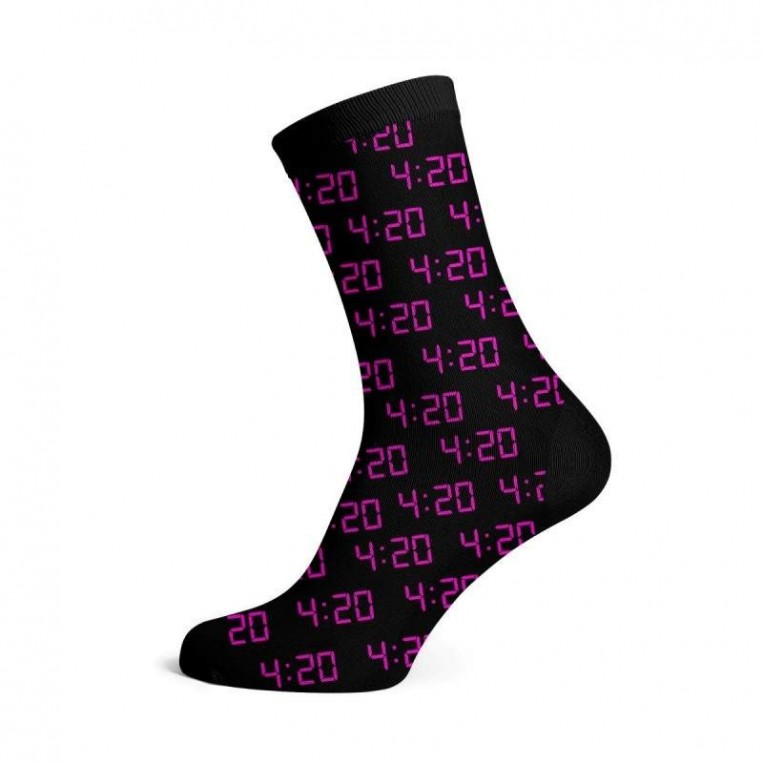 Schwarze Socken und 420 Pink Alarm Woman