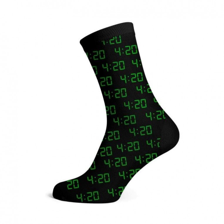 Schwarze Socken und 420 Green Alarm