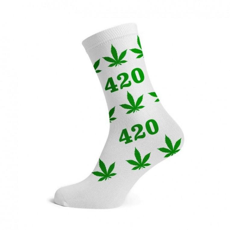 Calcetines Blancos Y 420 Hojas Verdes